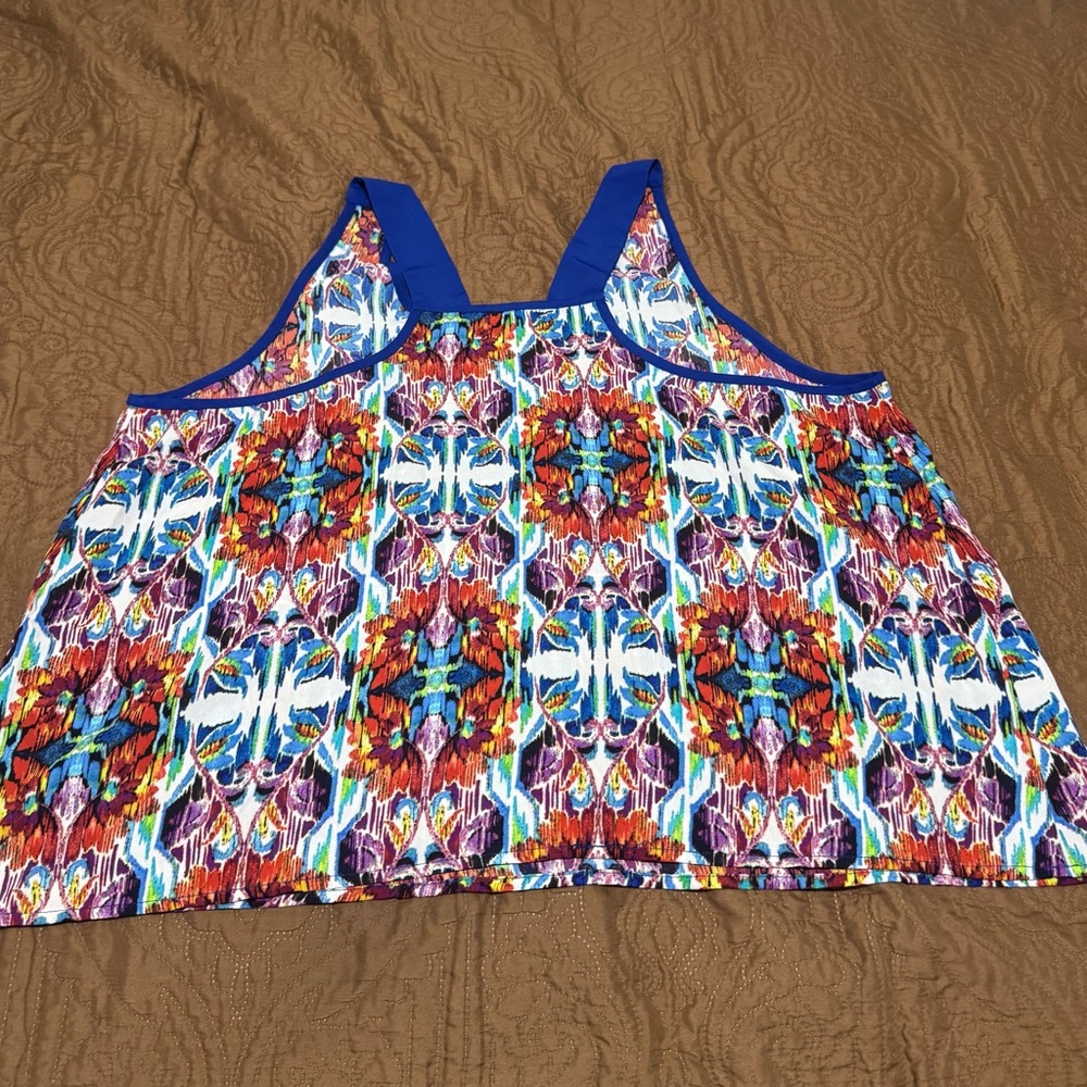 Colorful Abstract Print Top - Picture 2 of 4